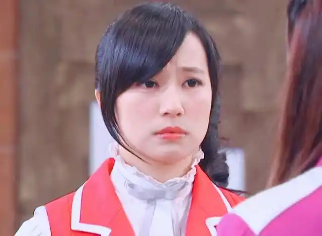 萌学园素材抱图关注