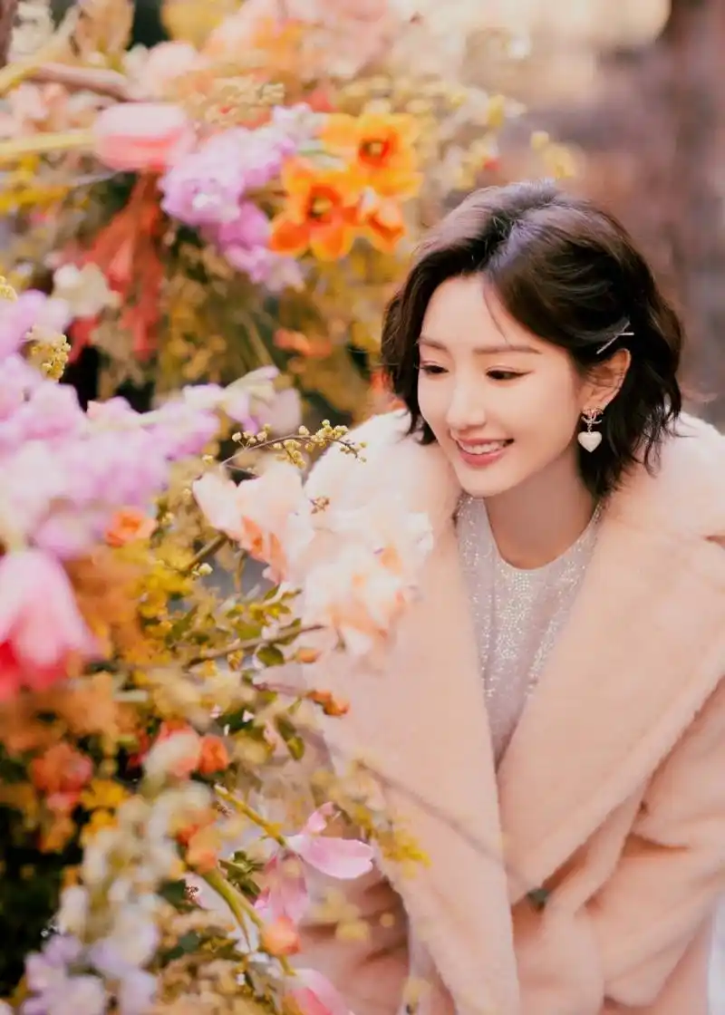 毛晓彤高清壁纸头像(六十四)[色]