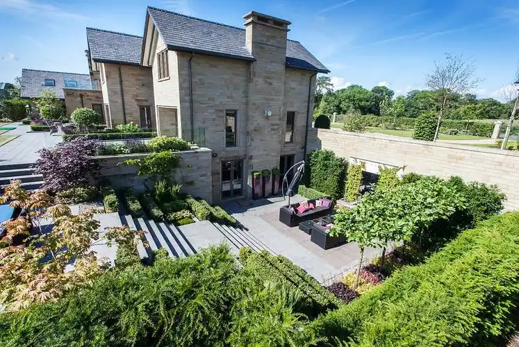 真正的庄园别墅庭院