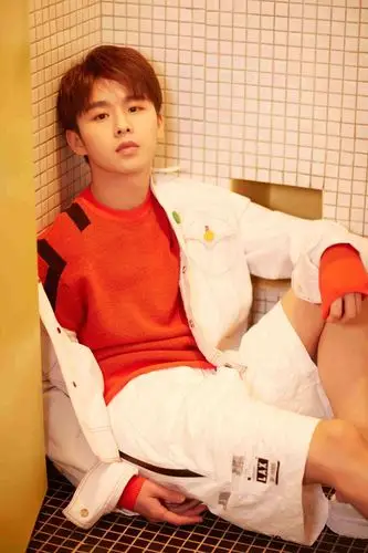 徐浩春日写真演绎暖愈少年清新阳光携新歌来袭