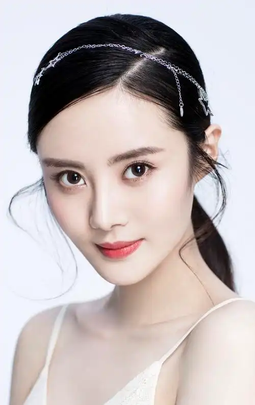 隋雨蒙成熟性感美妆写真大片