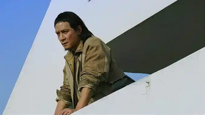 除暴:吴彦祖扮演歹徒,这气质简直太有味道了,男神就是男神!