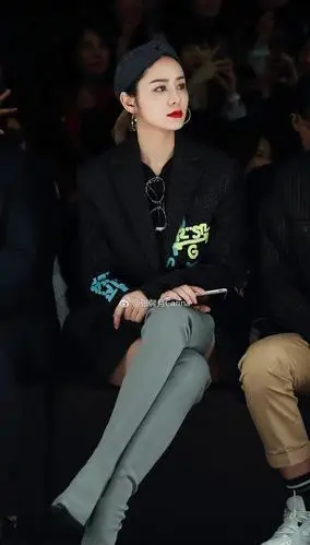 林峰女友520低调示爱,恋爱之后衣品大幅提升,网红气质荡然无存|张馨月