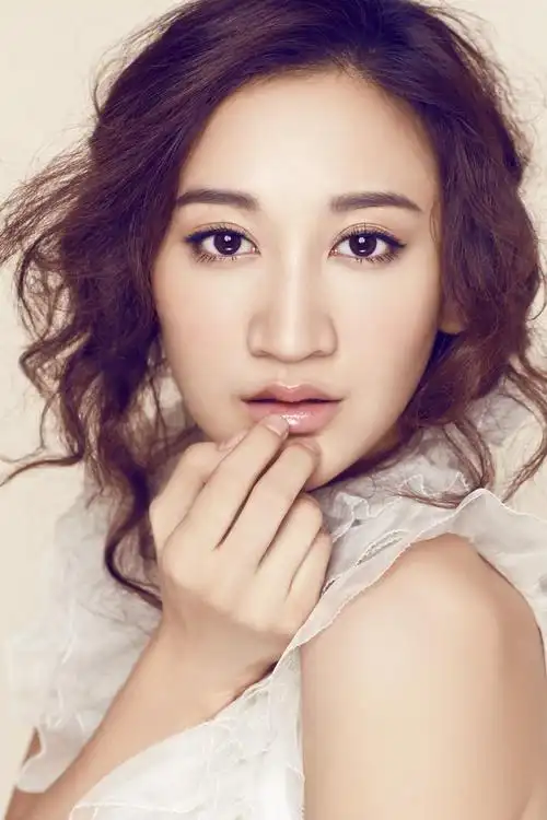 人物简介 姓名:曾泳醍 国籍:中国 家乡:广东深圳 体重:49kg 身高:170