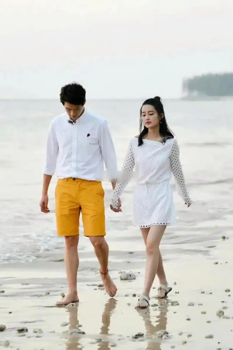 这是早年间魏大勋和李沁参加一场综艺节目时的场景,不知秦岚看了之后