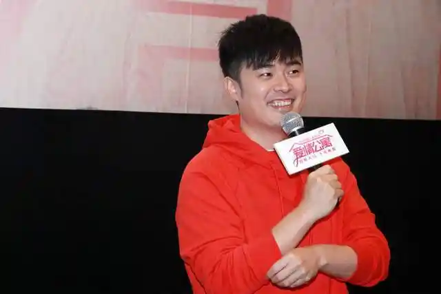 陈赫胖了更有好爸爸样穿宽松卫衣遮身材曲线圆滚滚看着挺幸福