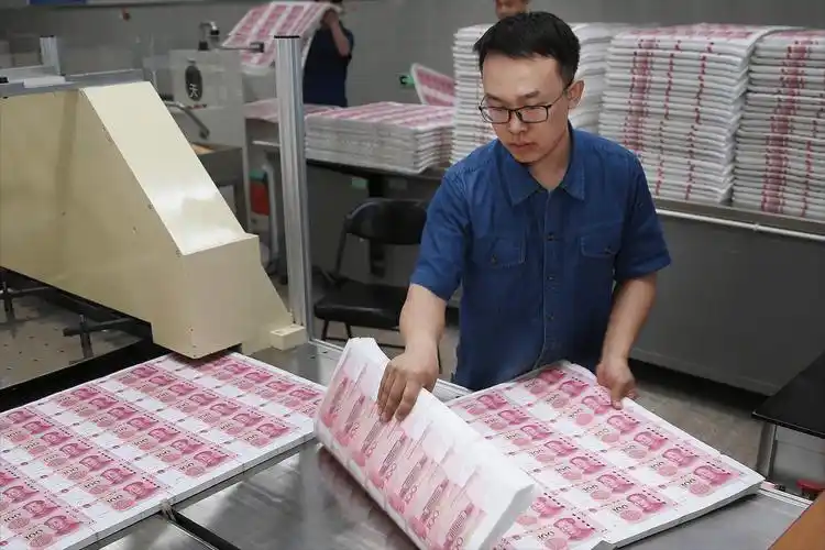 在印钞厂工作的都是哪些人?自己带在身上的钱不会以为是偷的吗?