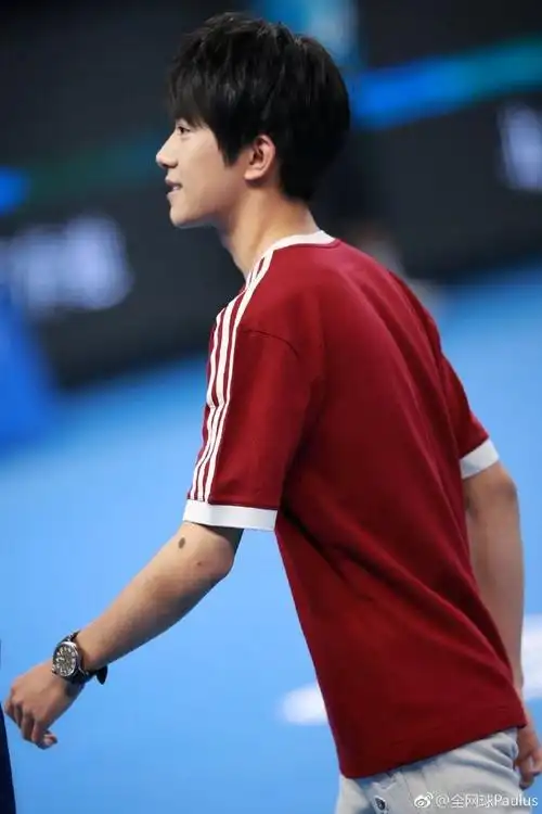 请听好#17年清清爽爽网球少年让人心动98@tfboys-易烊千玺crlogo