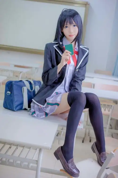 小姐姐cos的雪之下雪乃,jk搭配黑长发,可爱到犯规的脸