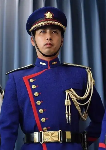 日本陆上自卫队时隔52年更换仪仗队服饰