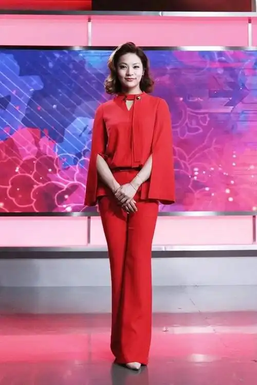 孟盛楠:从兰州走出的央视著名主持人,男友在雾中迷路了