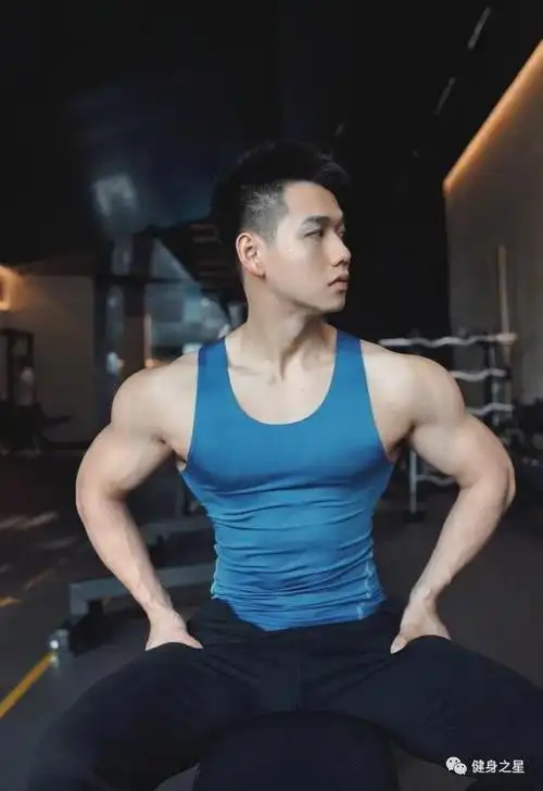 24岁健身模特肌肉照疯传,颜值肌肉太撩了|胸肌|型男|微博_网易订阅