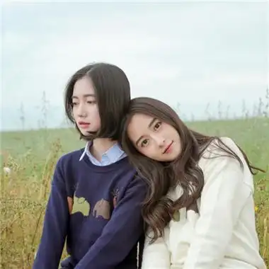 最新版2018小清新闺蜜双人头像 我的世界只剩下你陪伴我