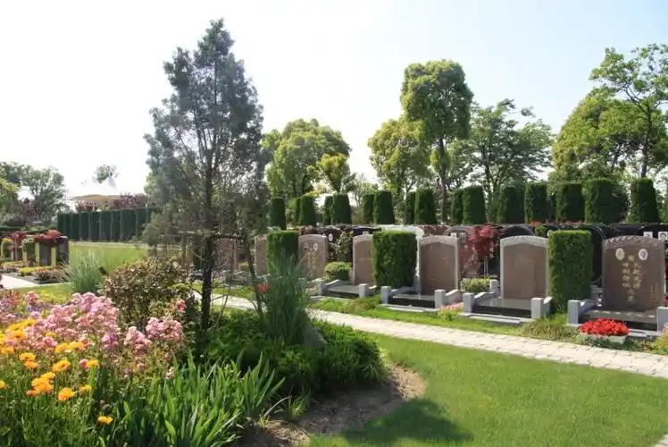 p> a href="#" data-lemmaid="114606">上海 /a>海湾寝园(原 a href=