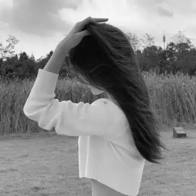 唯美黑白美女背影图片头像