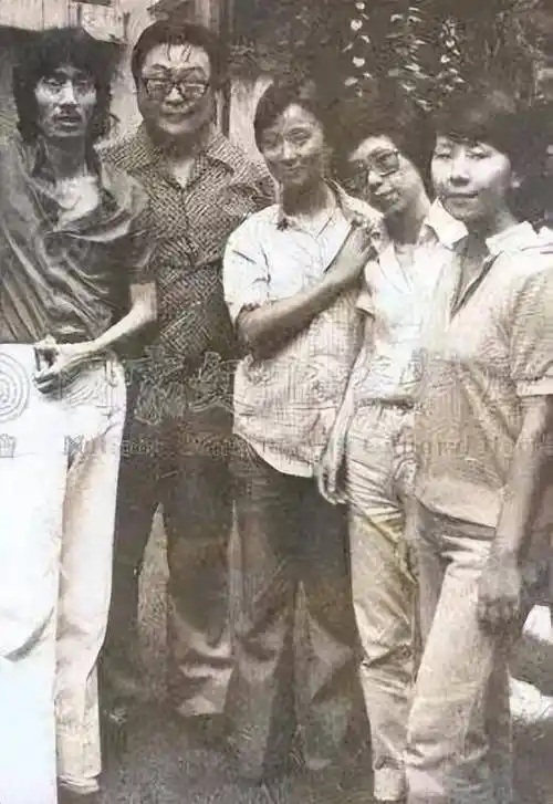 董今狐"一三五"住在刘立立家,"二四六"住在王玫家,周日则由他自己选择