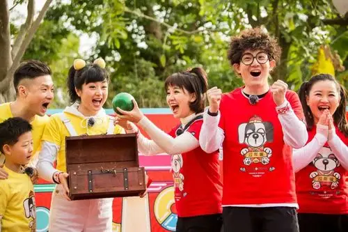 比如节目中"动画过山车"板块,融汇一年中播出的最精彩动画片中最好看