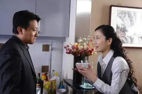 温峥嵘年末活动多电视剧前妻顺利杀青图