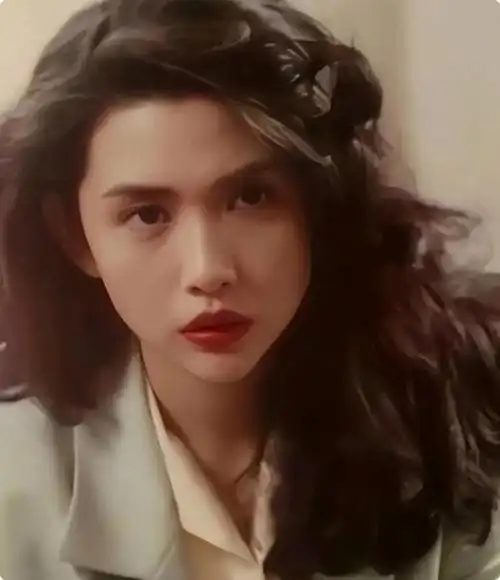 邱淑贞近照曝光,56岁皮肤白皙不显老,和两个女儿同框似姐妹