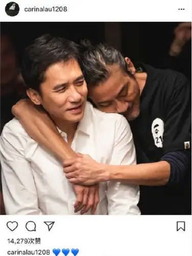 梁家辉搂着梁朝伟一脸娇羞梁朝伟的表情亮了