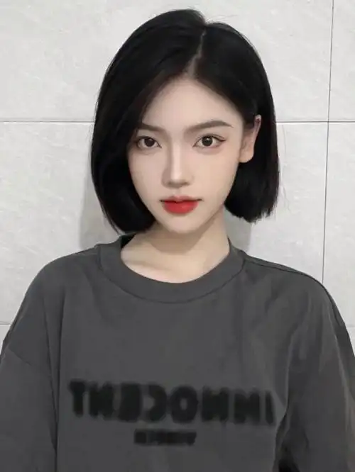 中分短发了,加上一点碎发修饰脸型效果也是很好的,再加上一款显白发色