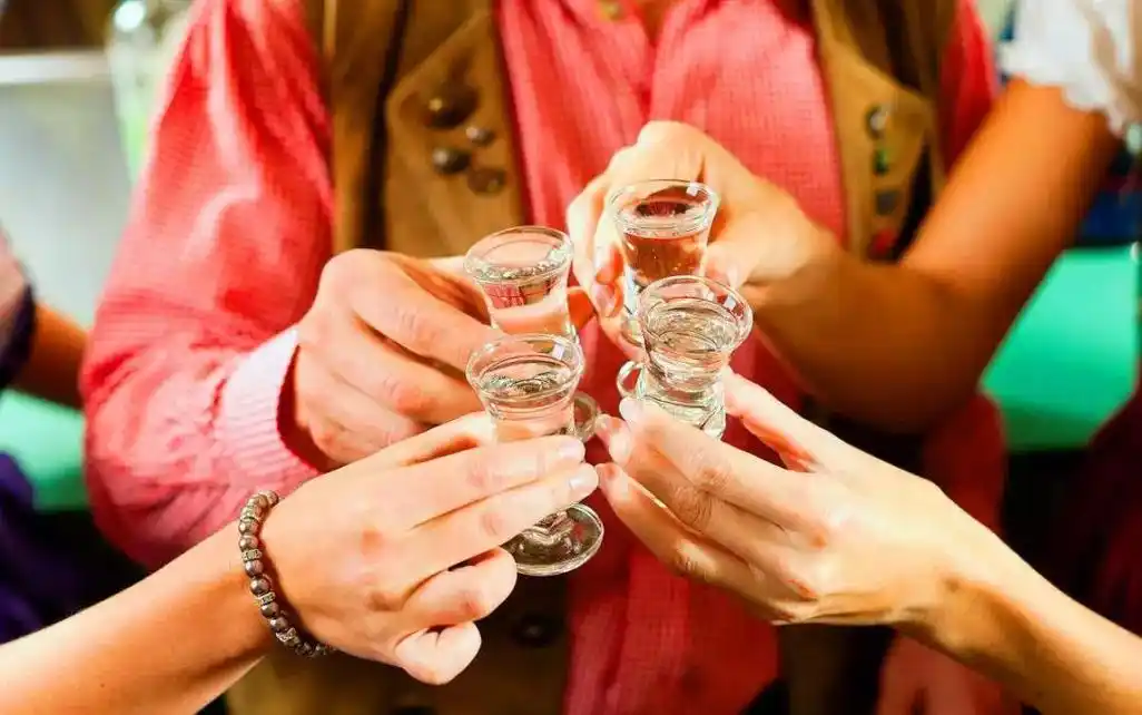 情商高的人,在酒桌上都是怎样喝酒的?