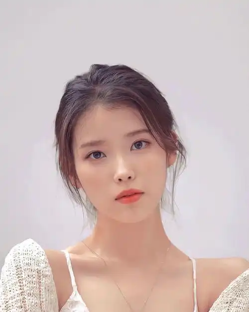 有没有iu丸子头吊带的照片?