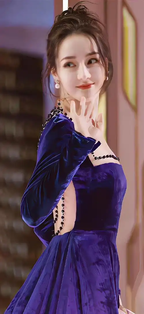 是绝美的迪丽热巴啊!拿去当壁纸吧!🌷