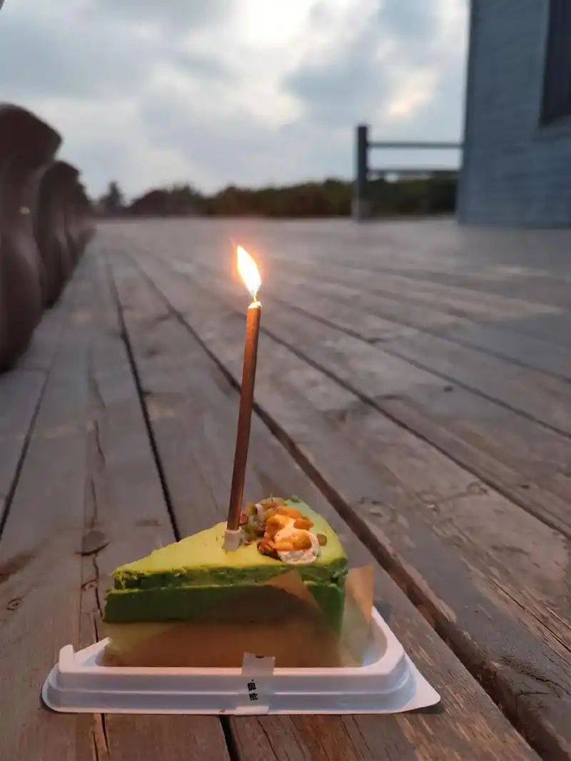 彻头彻尾一个人的生日,好像也挺不错.