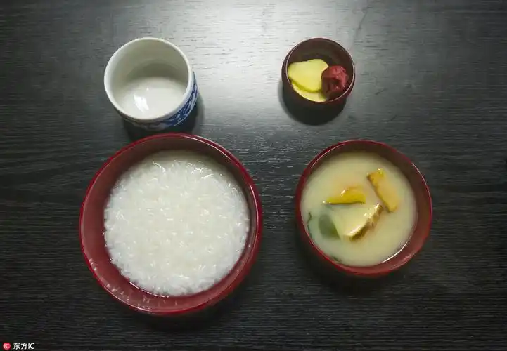 寺院斋饭,简单的清粥小菜.