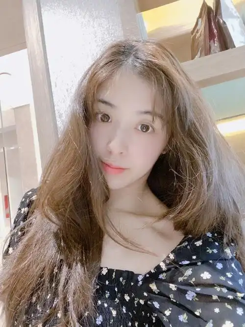 张含韵清自拍库存风格百变或粉嫩甜美或成熟冷艳