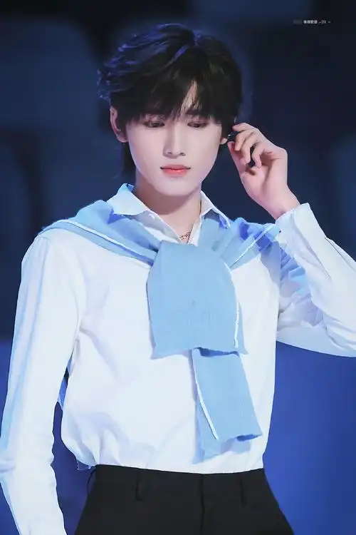 我想问一宋亚轩有没有什么绝美的站子.可以推荐一下吗? - 知乎