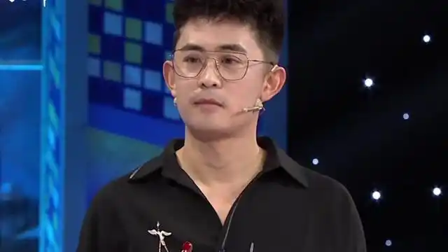 《非你莫属》  国潮设计秀 企业家体验精美头冠 马锐变身"小锐子"