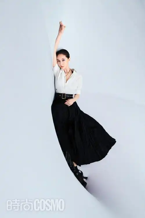 王子文时尚cosmo八月刊封面##王子文短发豹纹封面大片##时尚cosmo8