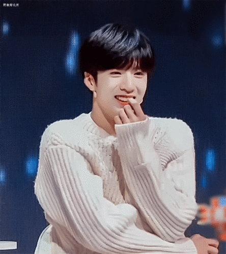 大家快来看看楼里刘耀文的卧蚕是什么水平