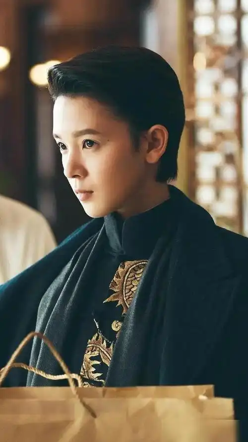 盘点二十位演艺圈女扮男装的艺人巾帼不让须眉的气质来看照片