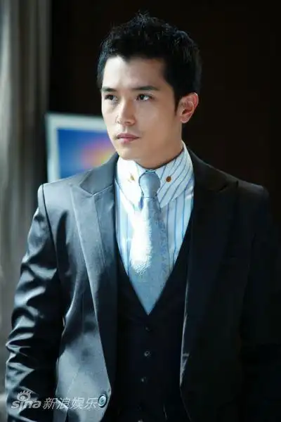 图文:《爱情睡醒了》探班-邱泽显露贵族气质