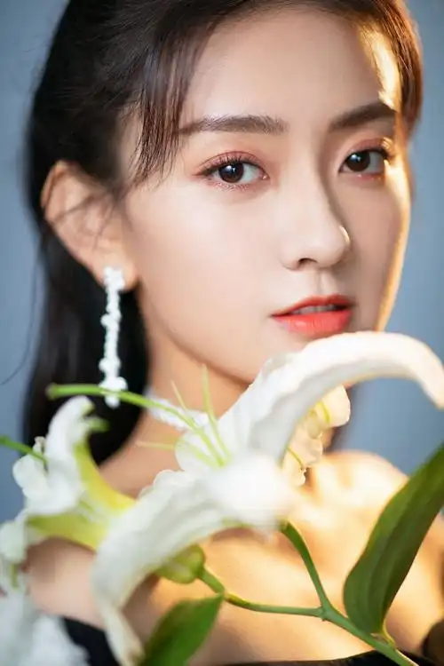 梁洁可爱风公主裙 甜美亮相大众电影百花奖闭幕式