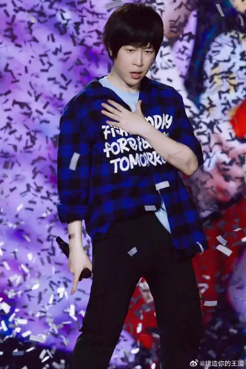 藍襯衫跟藍氣球絕配97    阿信超话五月天超话#五月天5525回到那