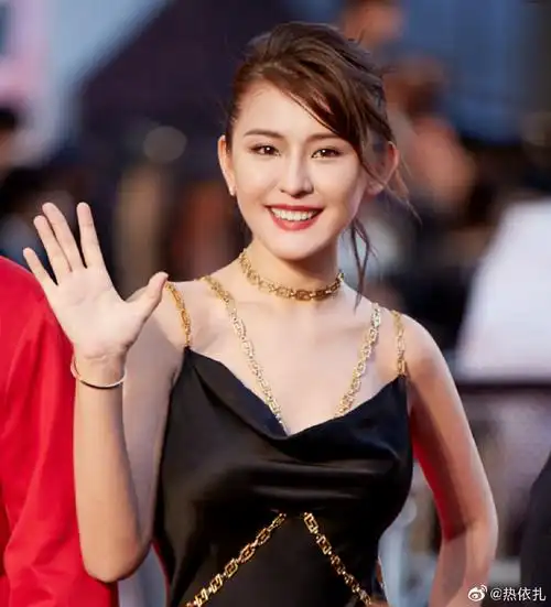 美女明星 热依扎 的图集