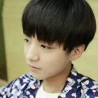 12岁帅气男孩照片头像可爱点击鼠标右键下载