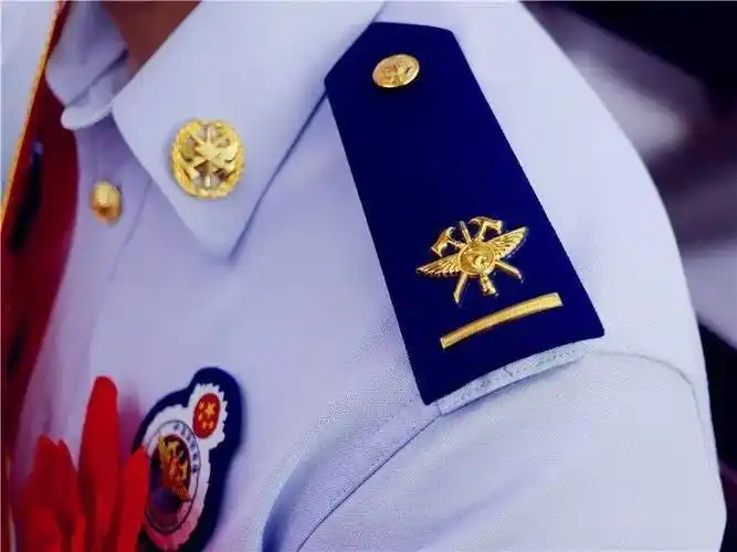 退出队员代表做了表态发言,感谢消防救援队伍对自己的关心与培养,将在