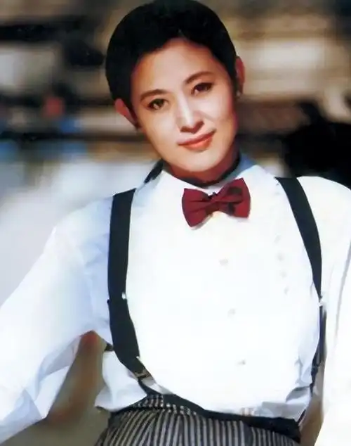 明星曝出的圈中内幕,一个比一个离谱,饭桌陪吃仅是冰山一角罢了|陈红