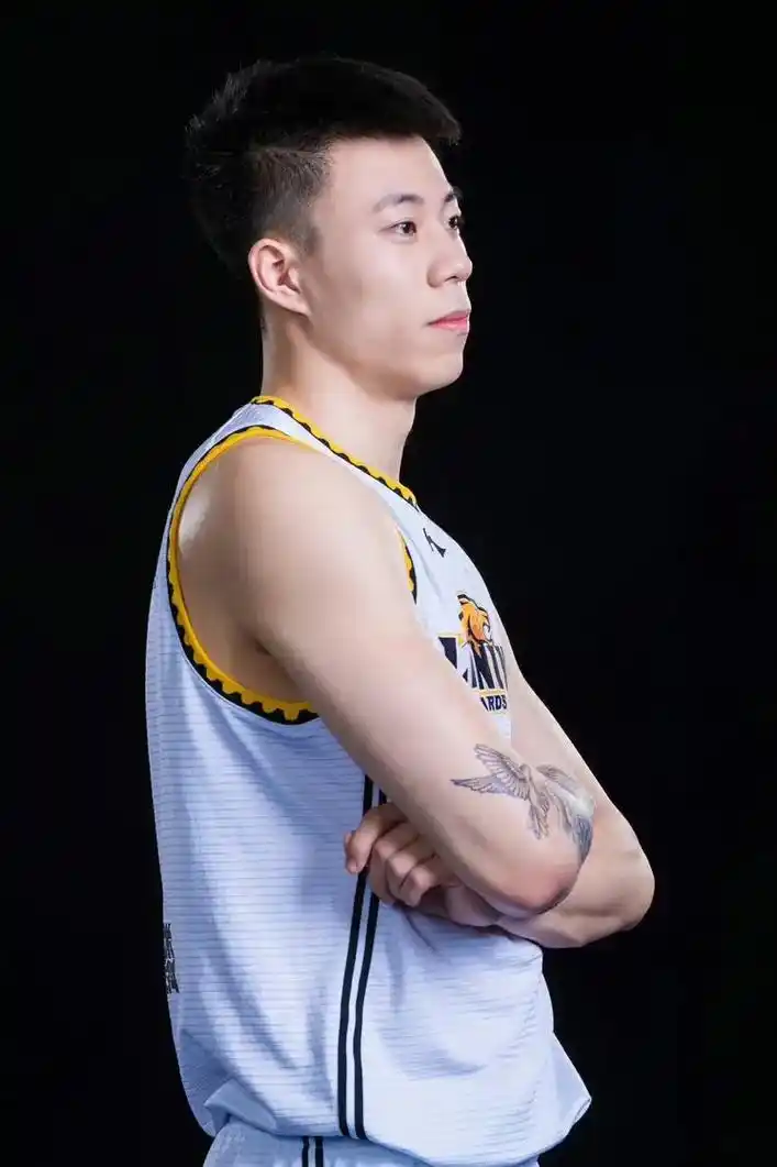 张镇麟#辽宁男篮#成熟男人 #壁纸 #氛围感 - 抖音