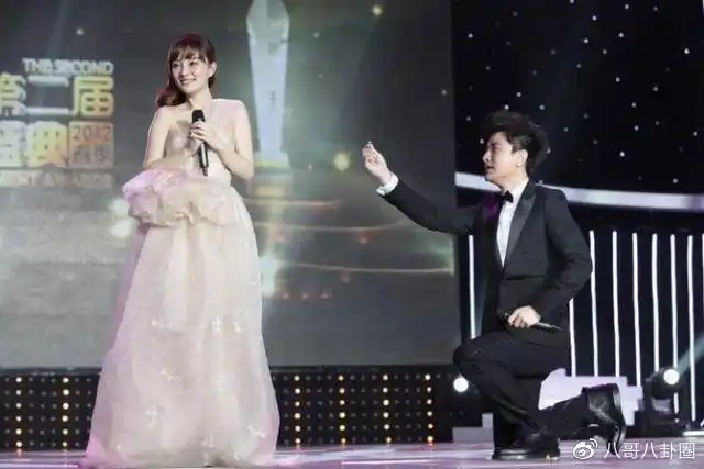贾乃亮牵手孟佳不曾想引发网友不满网友快把李小璐追回来吧