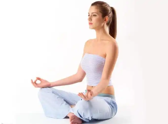 双盘腿对女性竟有这么多好处60岁练起都不晚