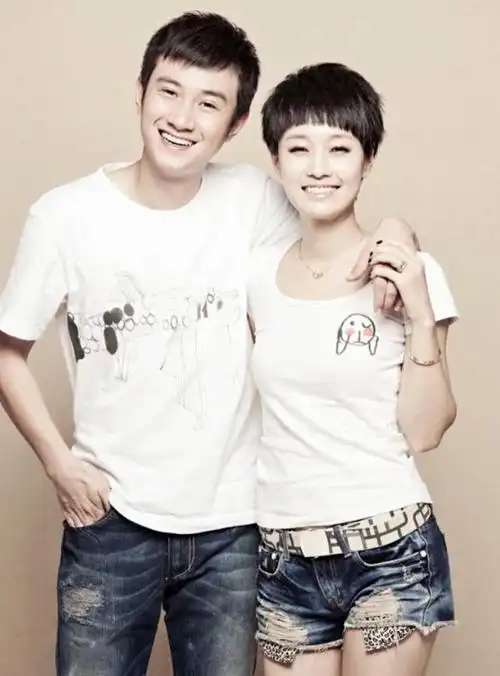 40岁姚笛与高个男子同回住处疑似新恋情曝光老公高杰曾多次与美女约会