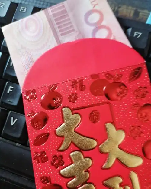 深圳工厂开工之日,100多人排队领红包,这是今年好的开始!