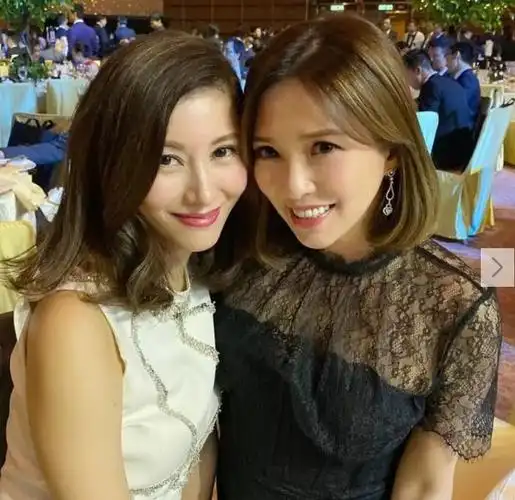 49岁李嘉欣与37岁徐子淇比美,颜值身材双在线!_网易订阅