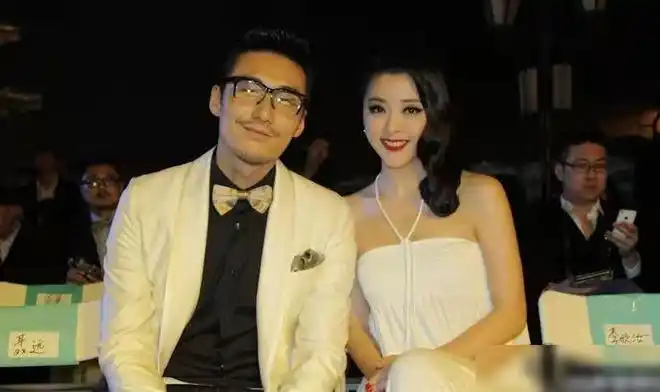 黄小蕾和老公结婚7年育有一女老公是圈外人从事金融行业